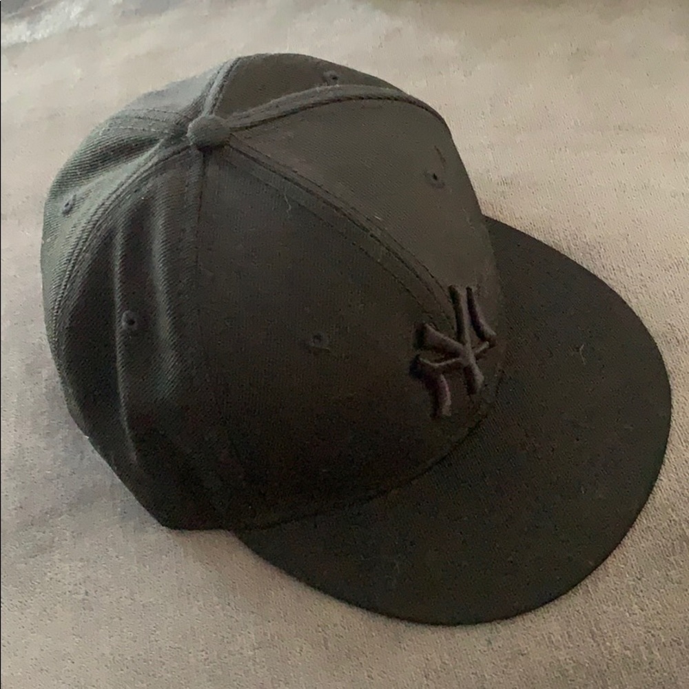 New Era 9Fifty Black New York Yankee SnapBack Cap